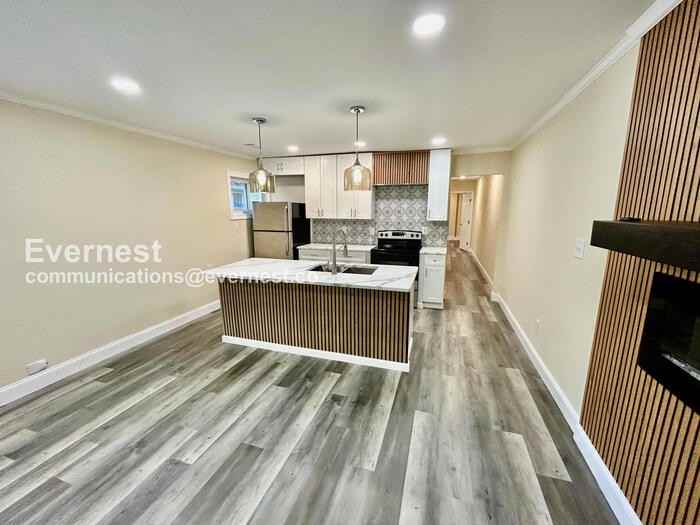1000 Hill St Se #A - Photo 3 of 18