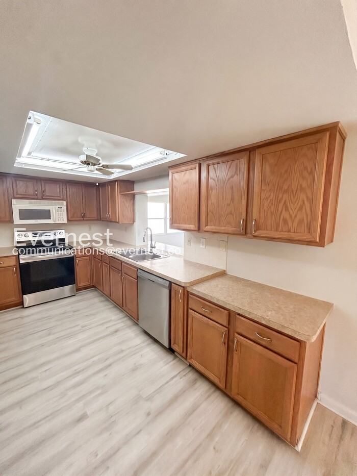 7810 Cayuga Dr - Photo 3 of 28
