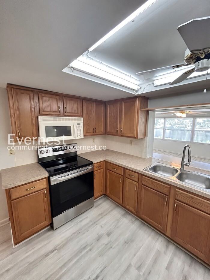 7810 Cayuga Dr - Photo 4 of 28