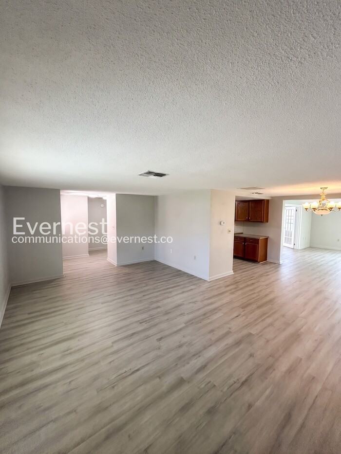 7810 Cayuga Dr - Photo 5 of 28