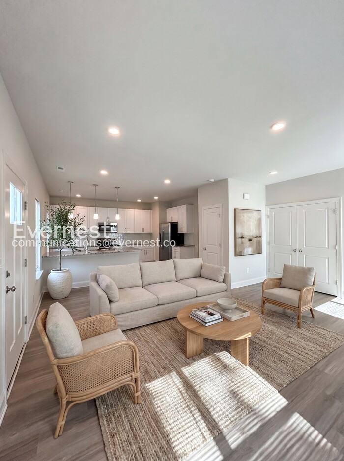 106 Elwood St - Photo 3 of 23