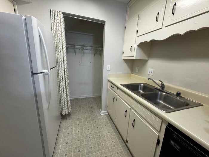 1775 Jeff Rd Nw #B - Photo 7 of 21