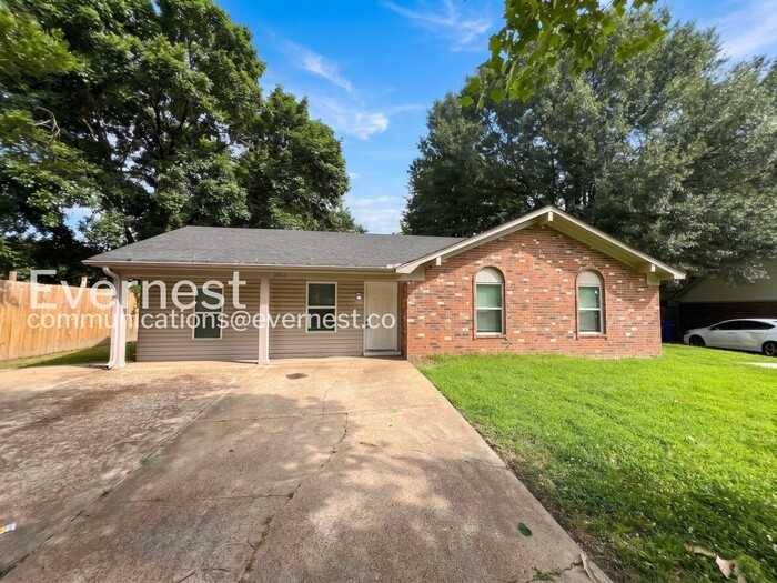 3060 Fairmeadow Dr - Photo 2 of 22