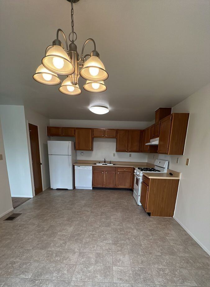 1153 Dakota Dr - Photo 7 of 8