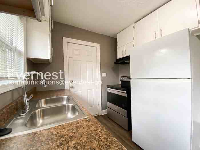 3017 E 51st St - Photo 4 of 23