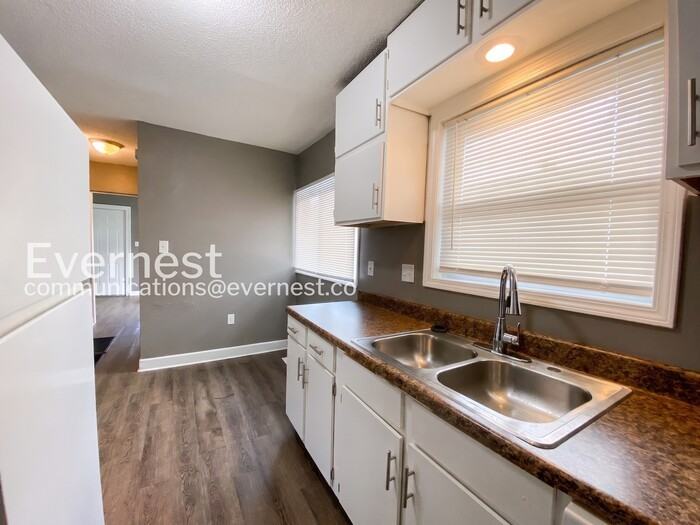 3017 E 51st St - Photo 5 of 23