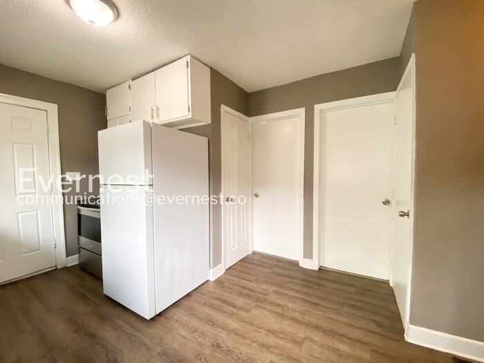 3017 E 51st St - Photo 6 of 23