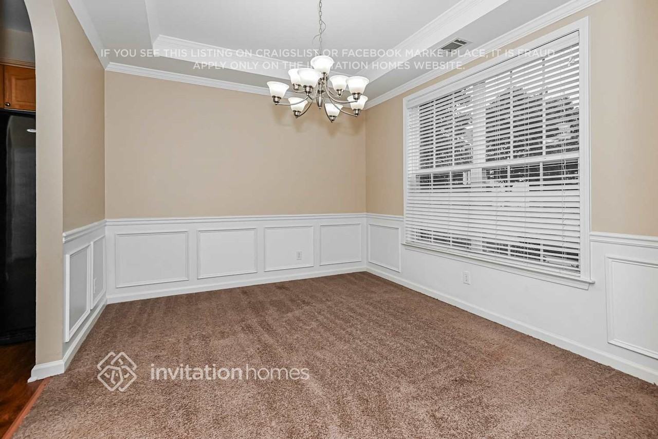 940 Island Bluff Ln - Photo 4 of 18