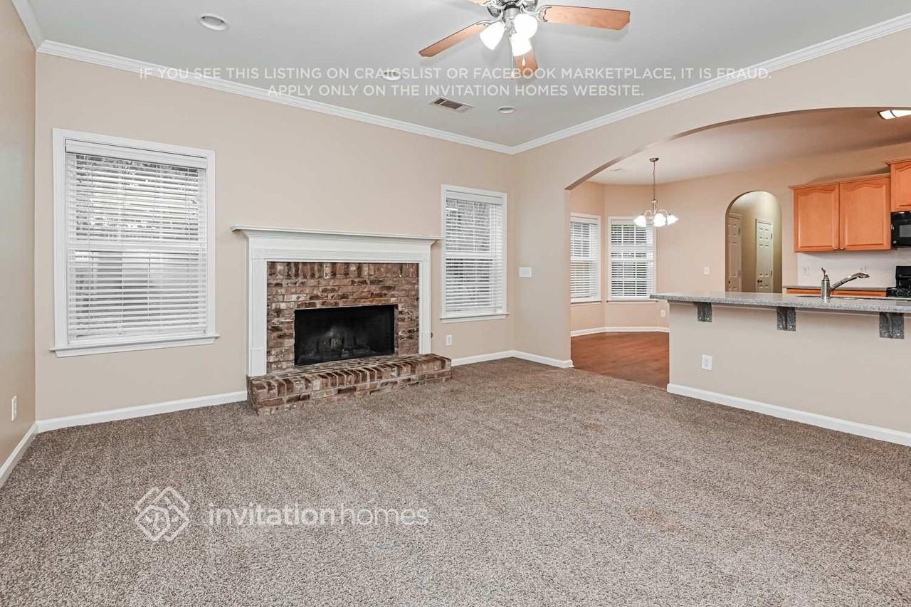 940 Island Bluff Ln - Photo 7 of 18