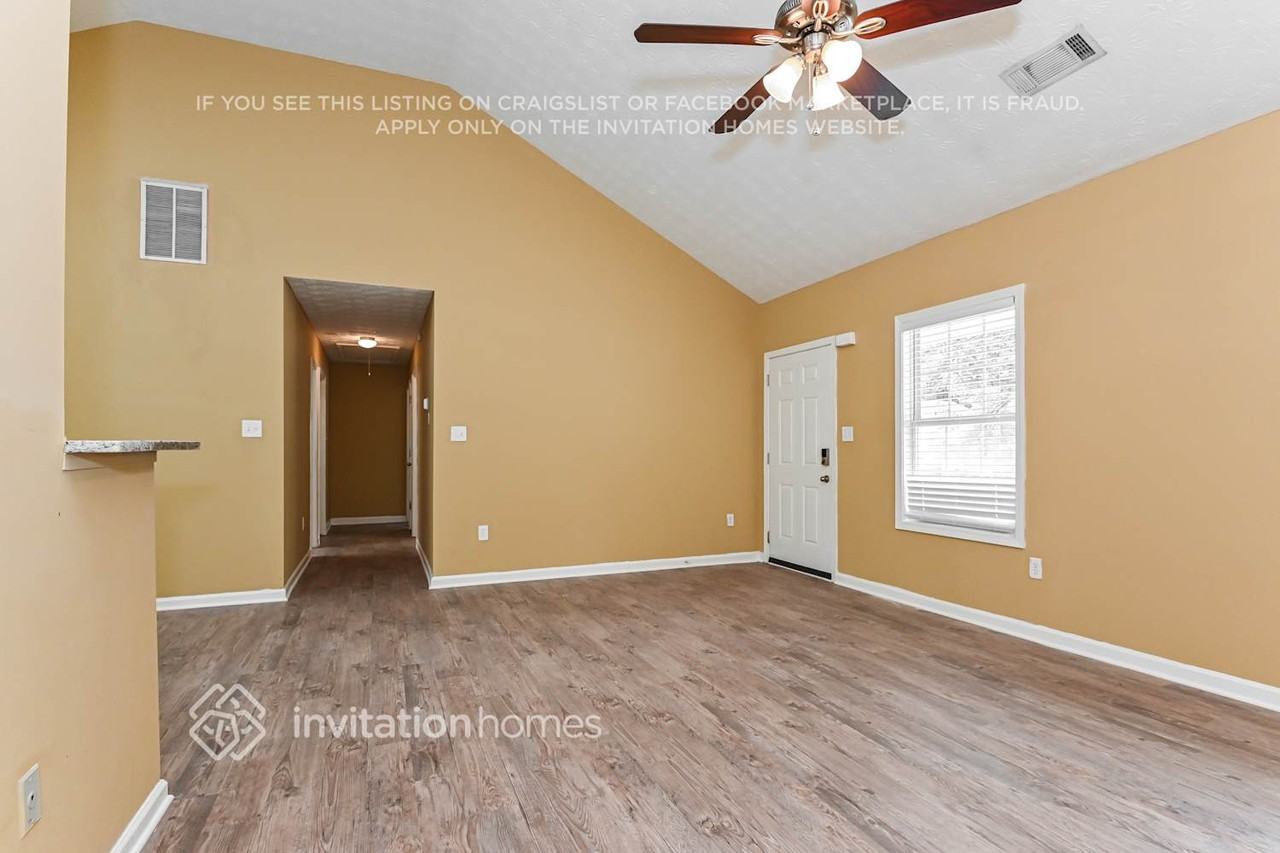 552 Bridgeport Pl - Photo 3 of 17