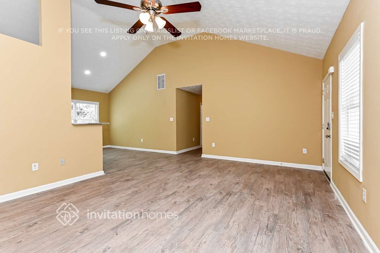 552 Bridgeport Pl - Photo 6 of 17