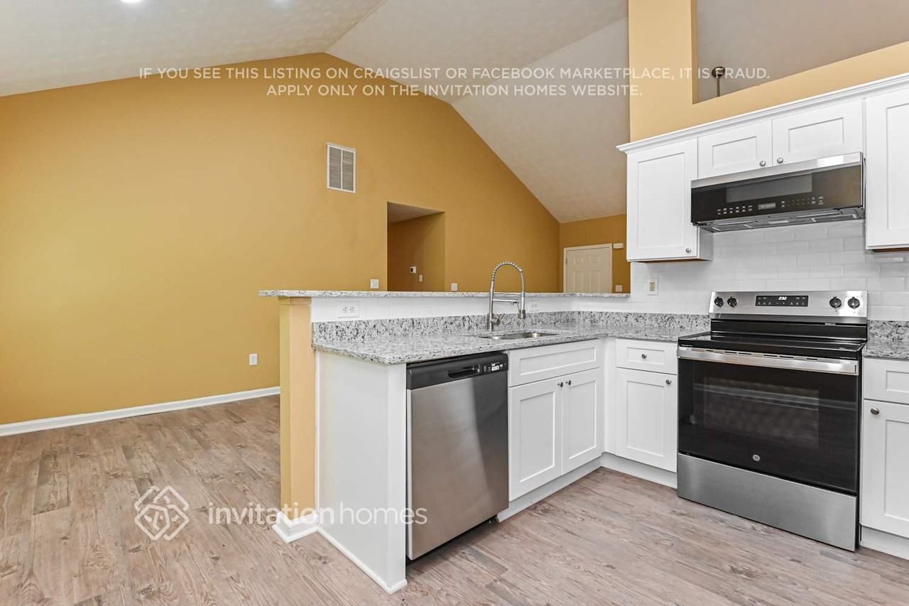 552 Bridgeport Pl - Photo 7 of 17