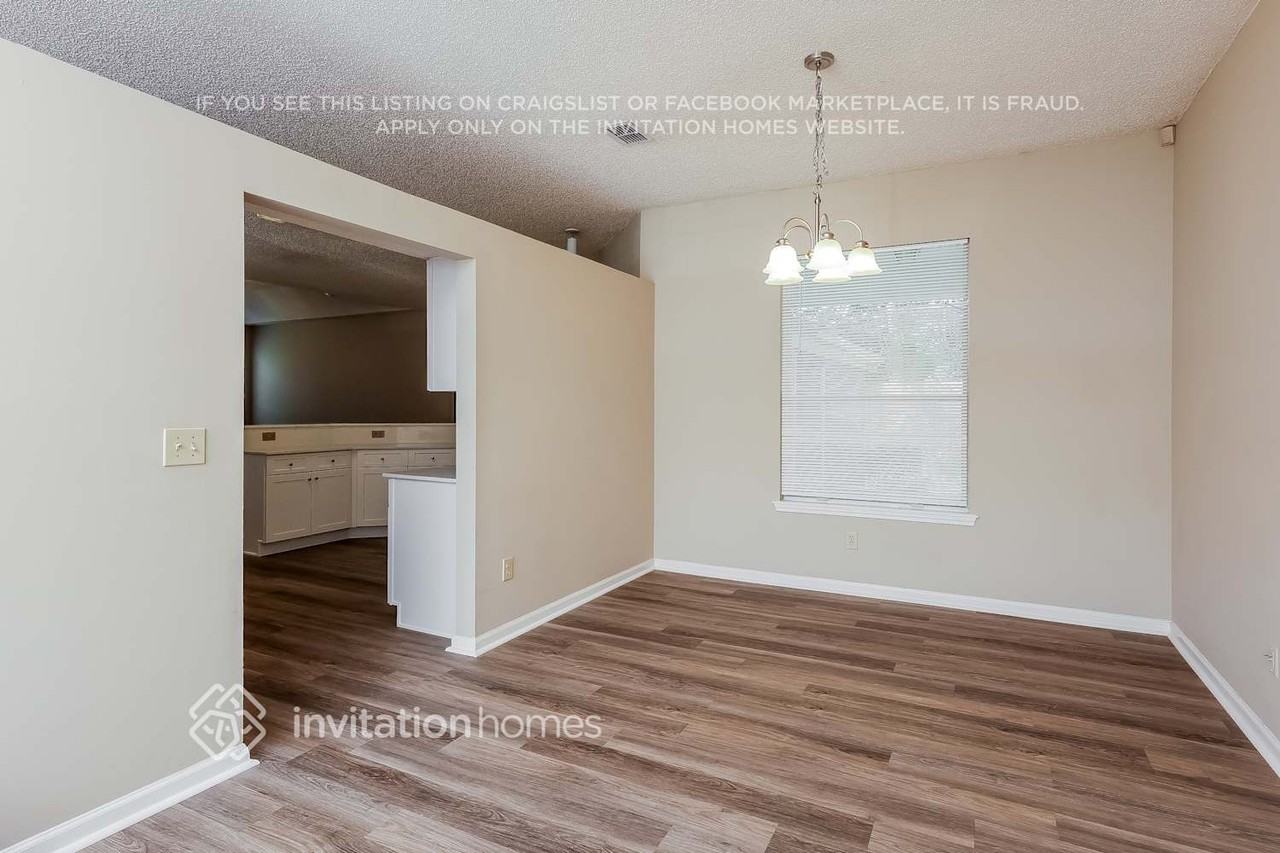11836 Lake Fern Dr - Photo 3 of 17