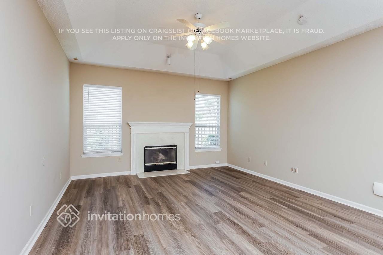 11836 Lake Fern Dr - Photo 6 of 17