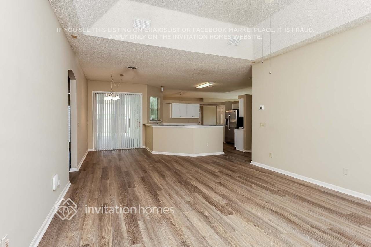 11836 Lake Fern Dr - Photo 7 of 17