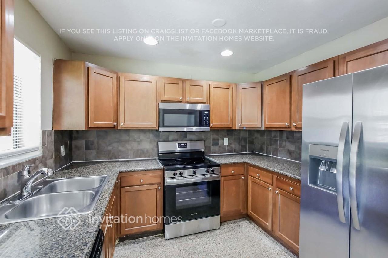 1848 Sw 37th Ave - Photo 6 of 17