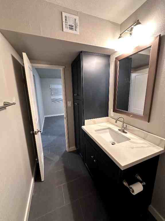 1102 W Cochise Dr #3 - Photo 3 of 7