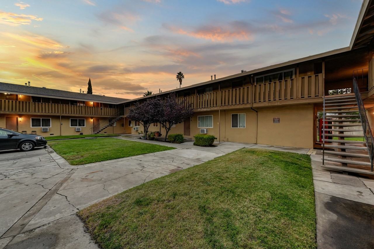 Sierra Court Apartments - Photo 2 of 7