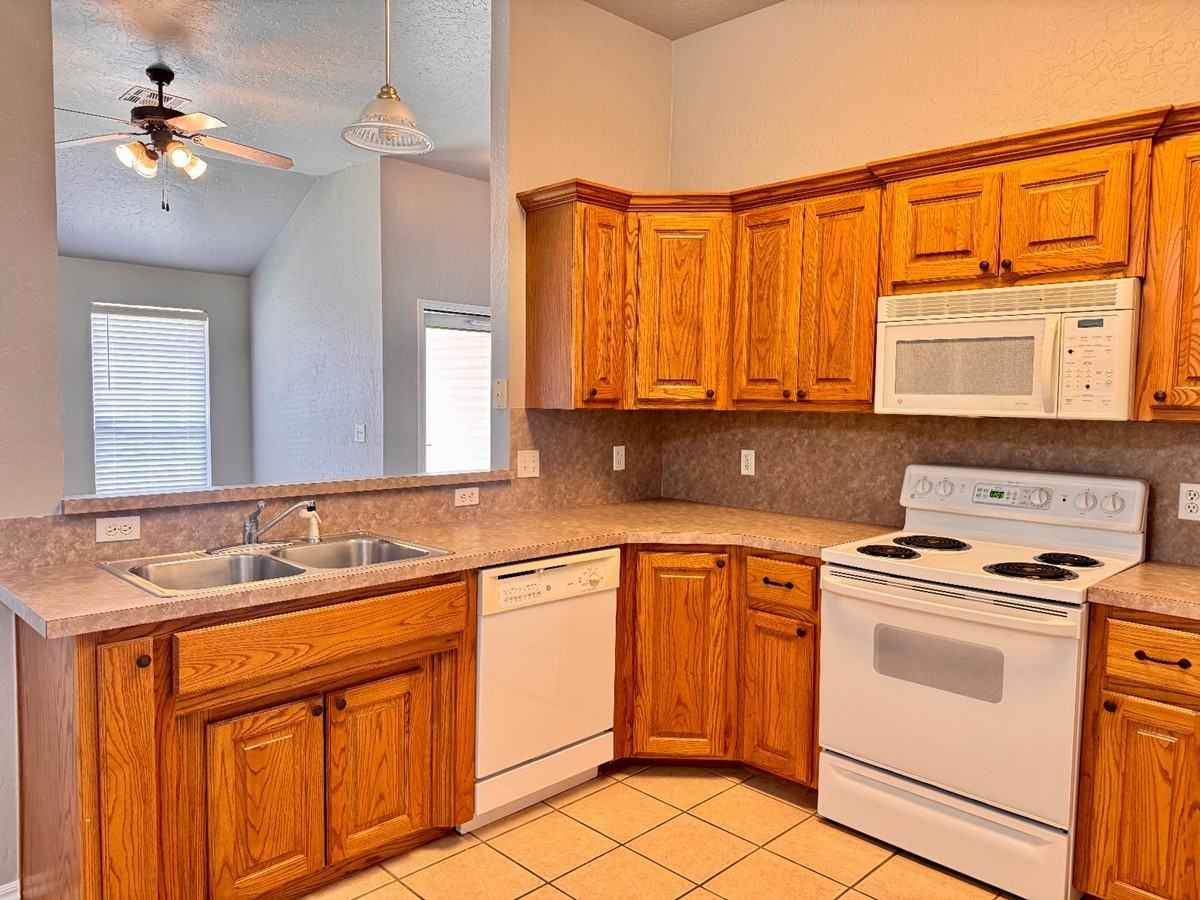 2201 Nw 155th St #1 - Photo 5 of 25