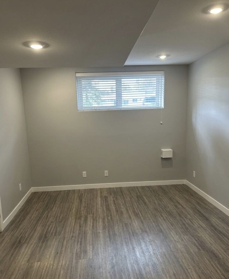 420 Hilliard St W - Photo 4 of 8