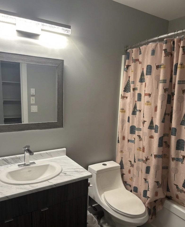 420 Hilliard St W - Photo 5 of 8
