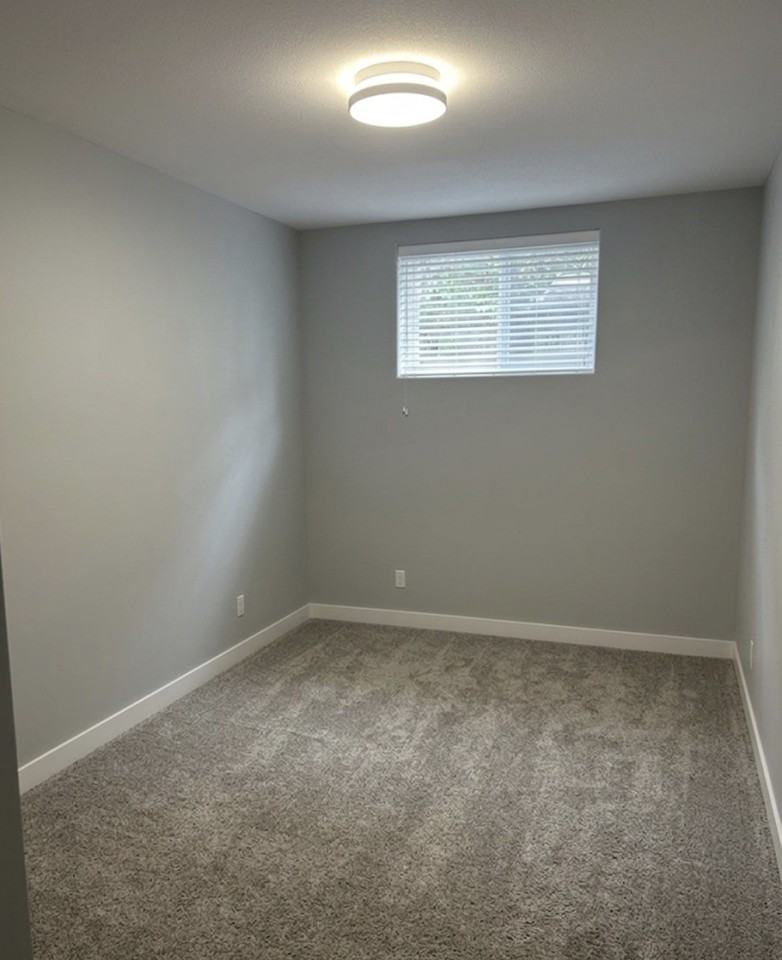 420 Hilliard St W - Photo 7 of 8