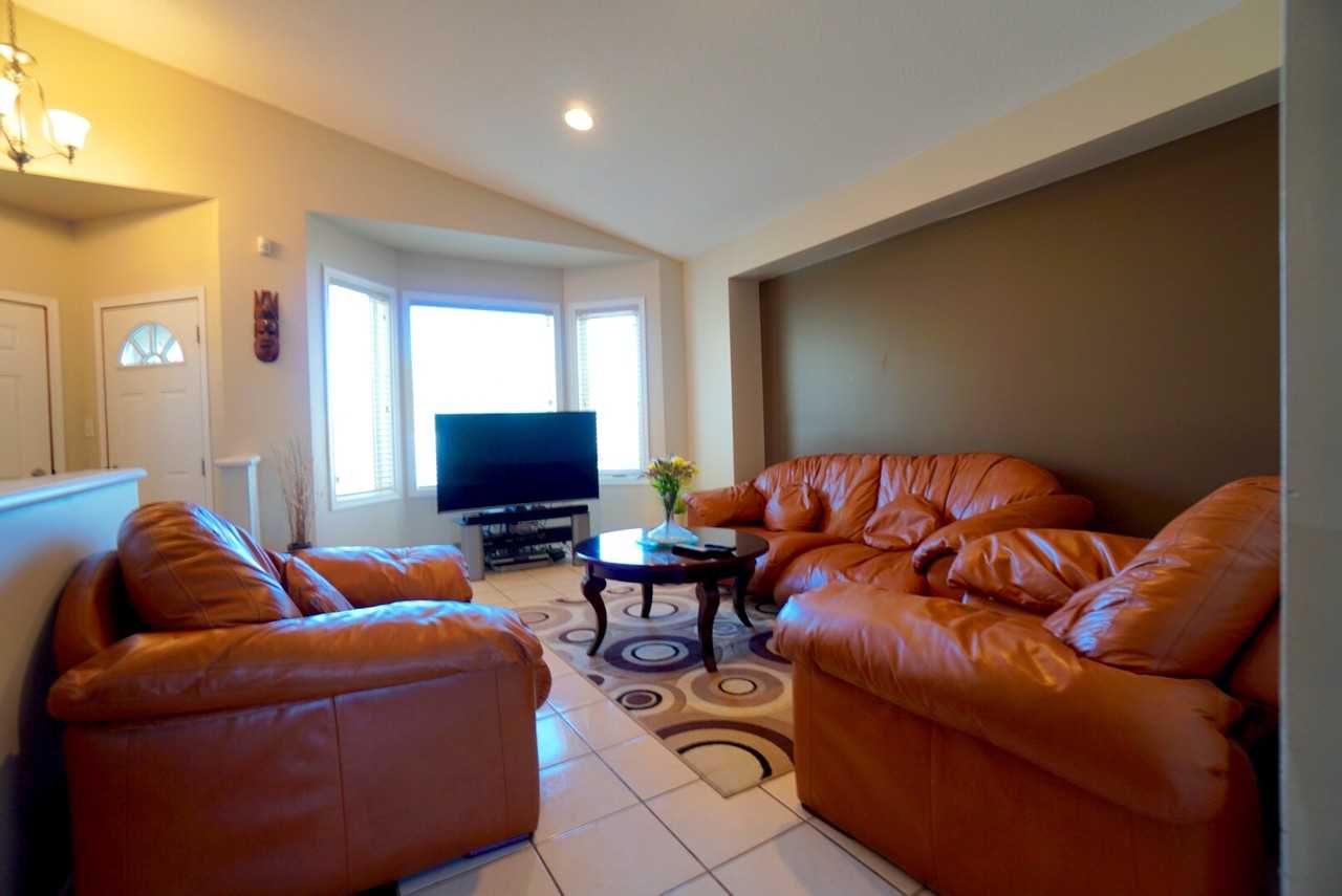 2495 King Edward St - Photo 2 of 15