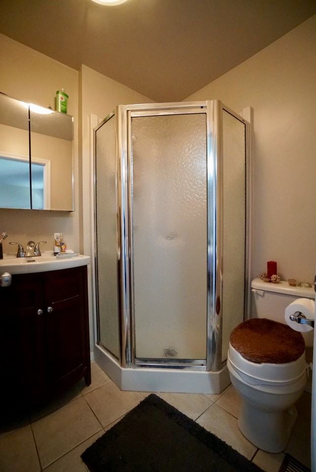2495 King Edward St - Photo 5 of 15