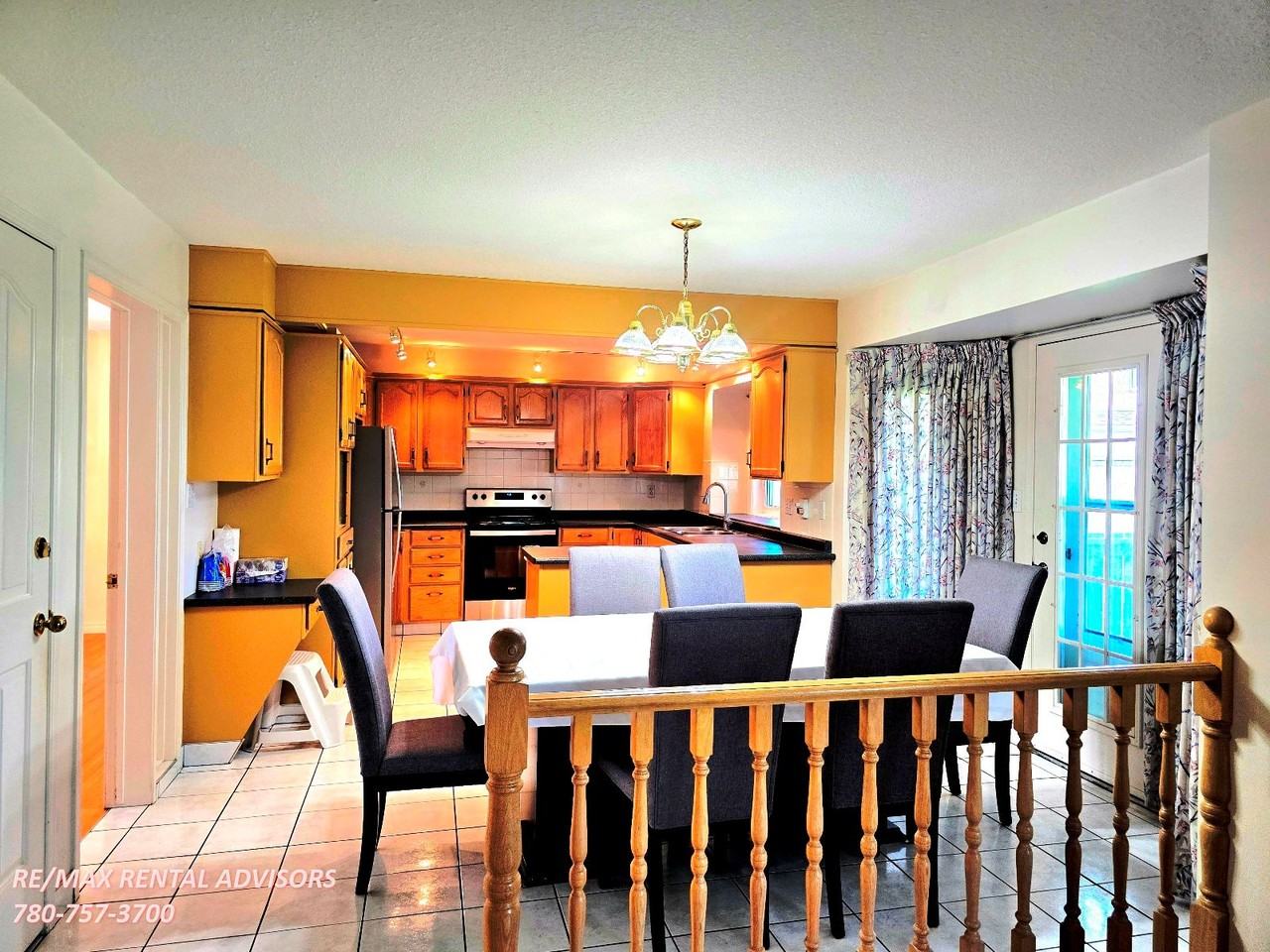 16524 99 St Nw - Photo 2 of 20