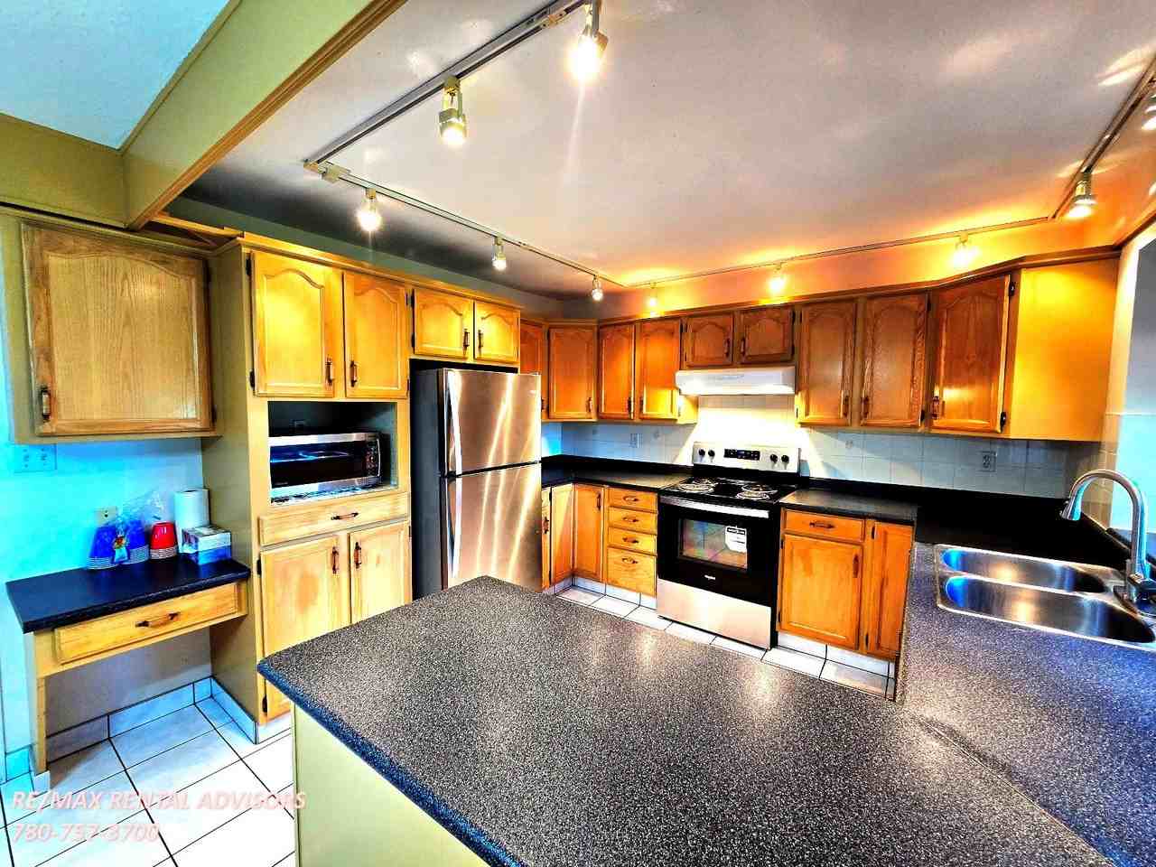 16524 99 St Nw - Photo 3 of 20