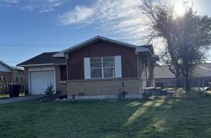 featured image of 1002 Pine Dr #1