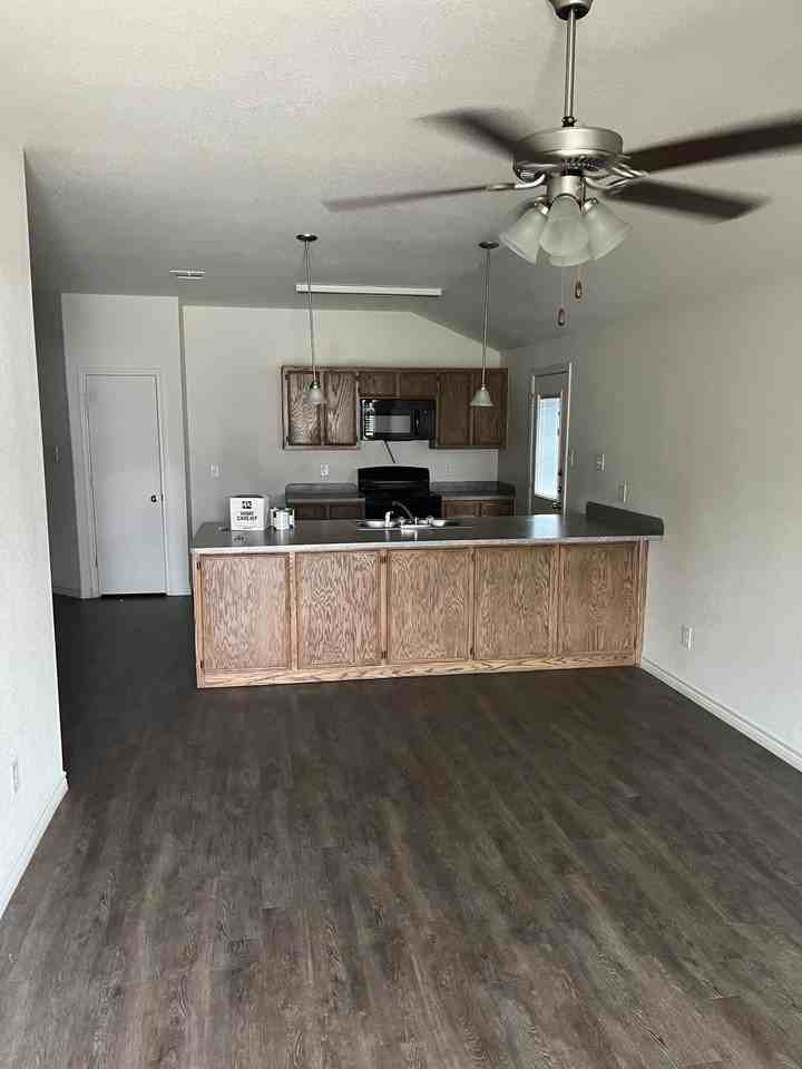 922 Maplewood St #B - Photo 3 of 14