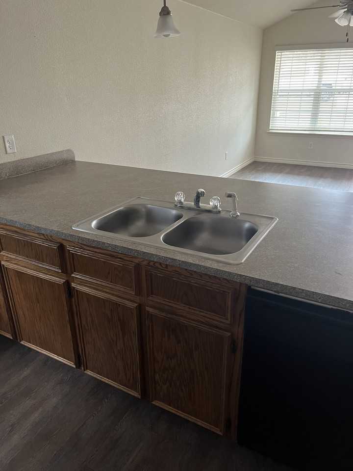 922 Maplewood St #B - Photo 5 of 14