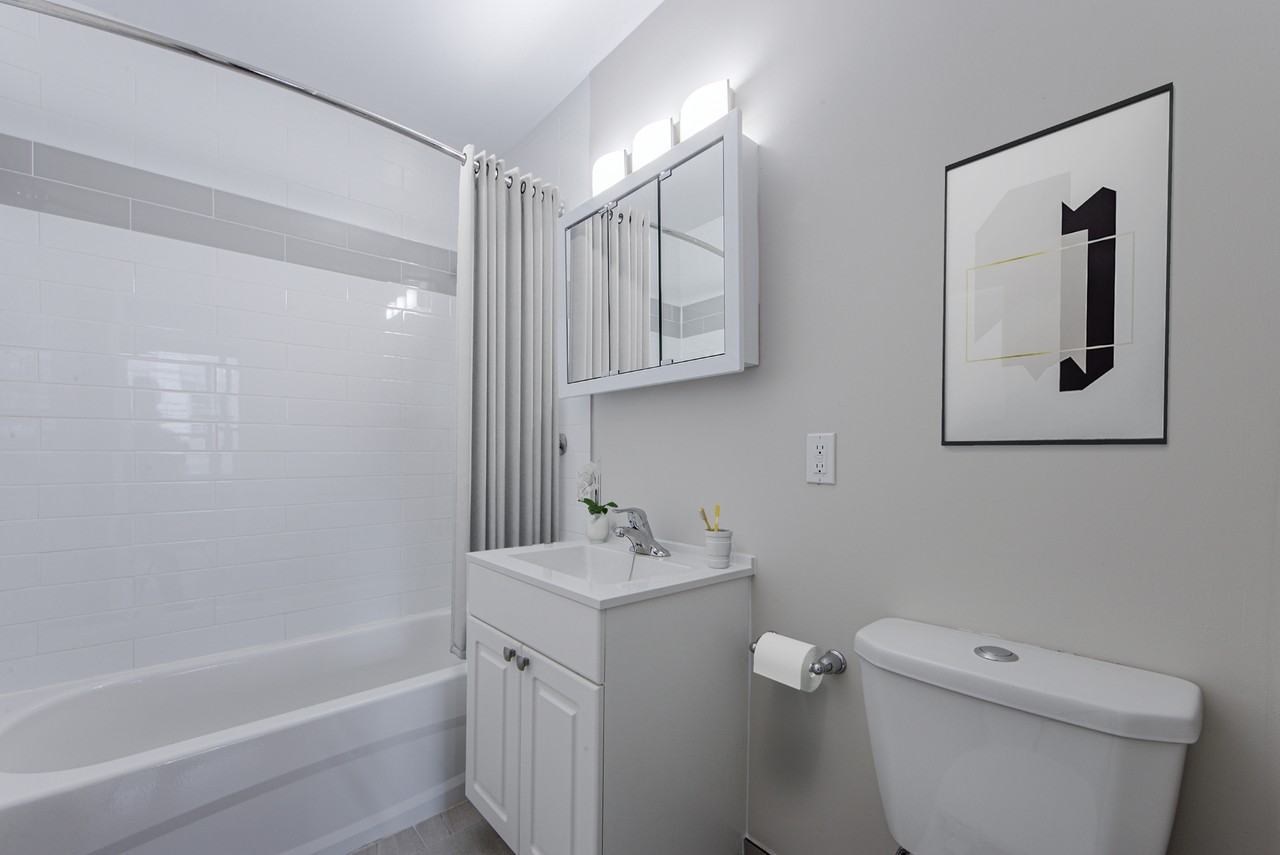Upper Canada Apartments 165 - Photo 3 of 12