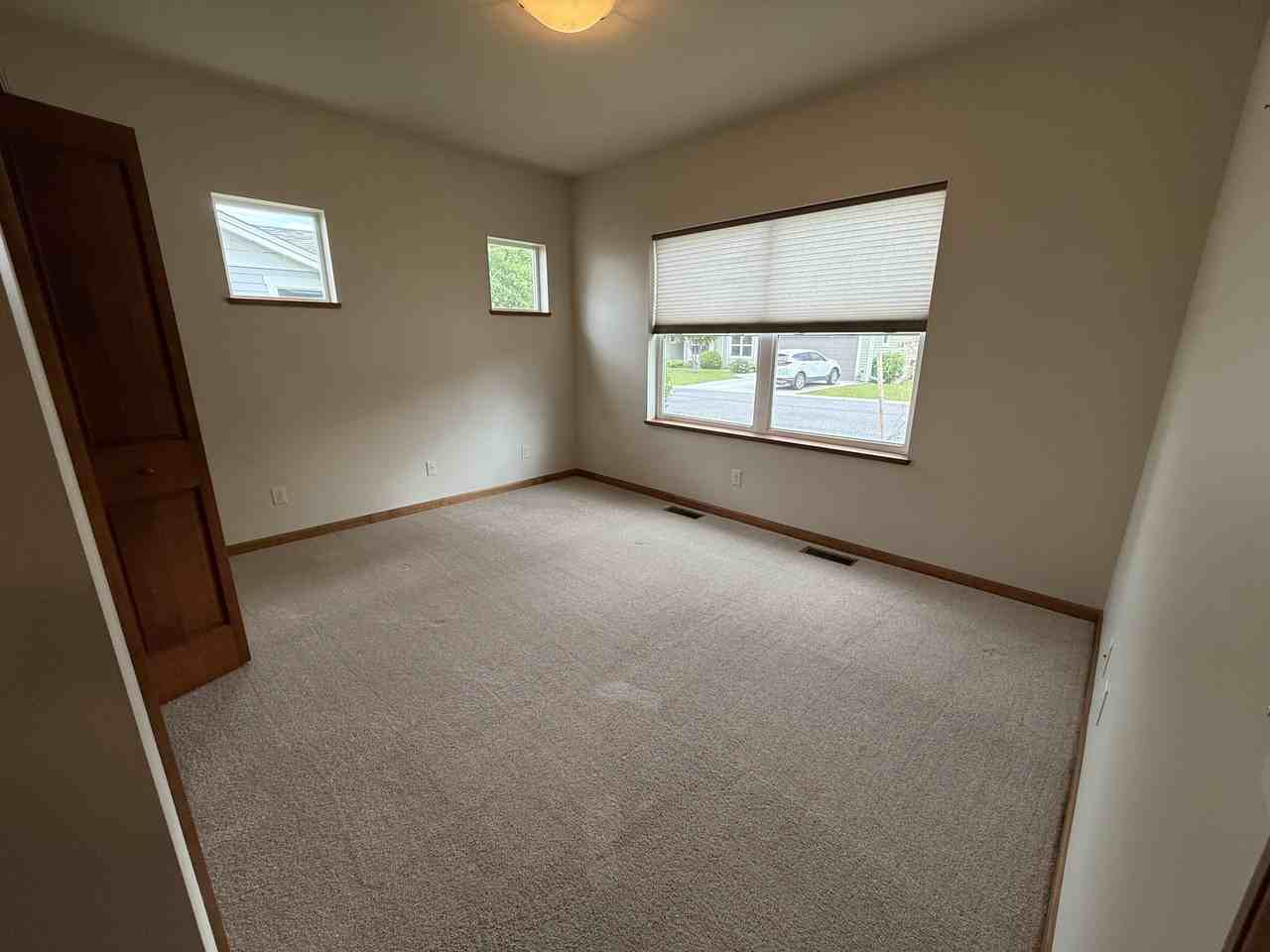 301 S Hanley Ave #1 - Photo 3 of 20