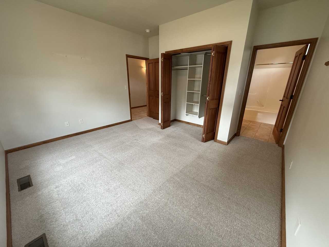 301 S Hanley Ave #1 - Photo 4 of 20