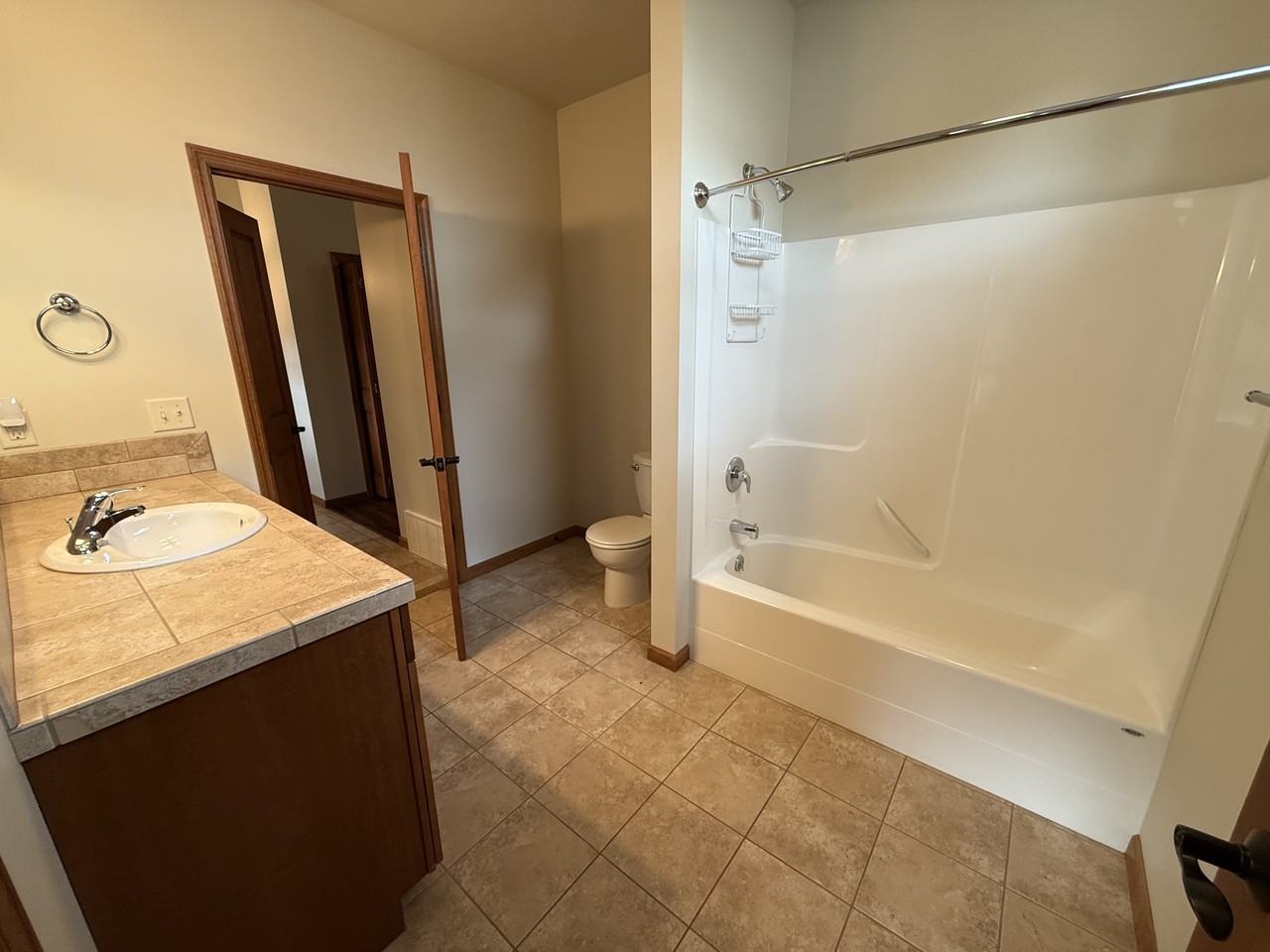 301 S Hanley Ave #1 - Photo 5 of 20