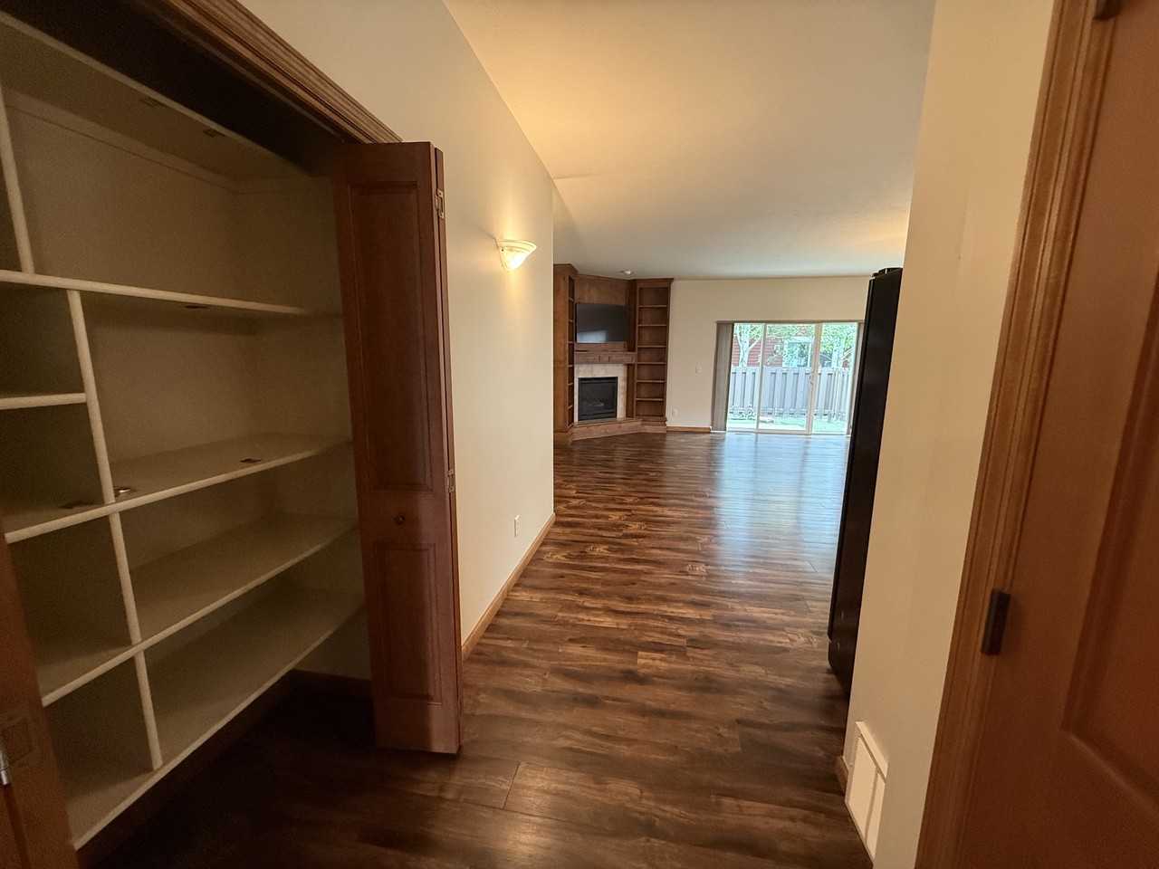 301 S Hanley Ave #1 - Photo 7 of 20