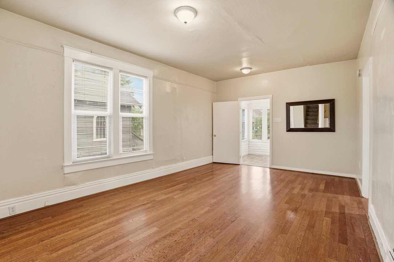 1011 E Augusta Ave #1 - Photo 7 of 30