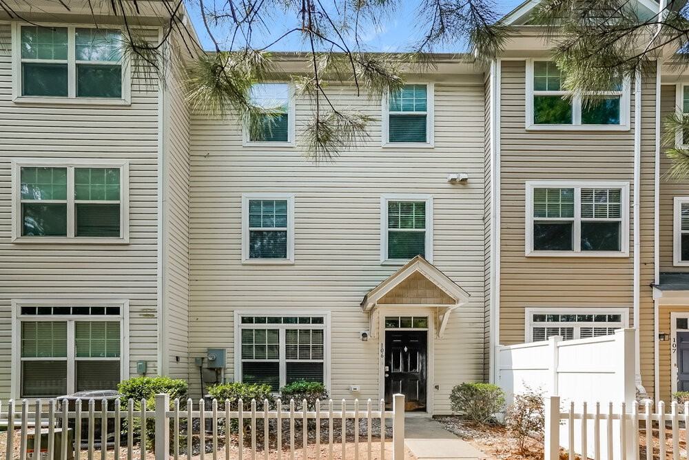 311 Gilman Ln #106