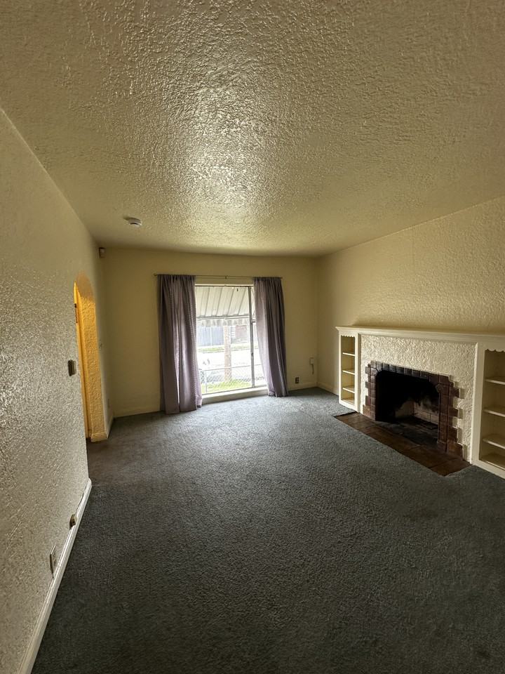 8106 Holly Street & 1600 81st Avenue - 8106 #8106 - Photo 3 of 18