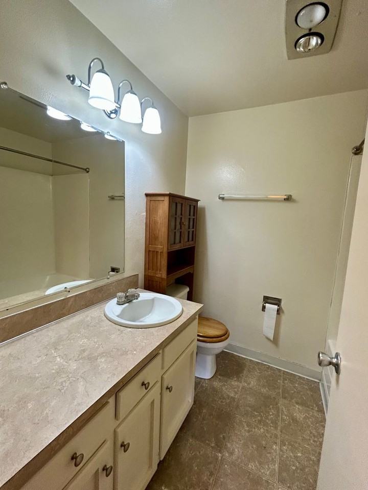 3454 Chiefs Ct Ne - Photo 7 of 11