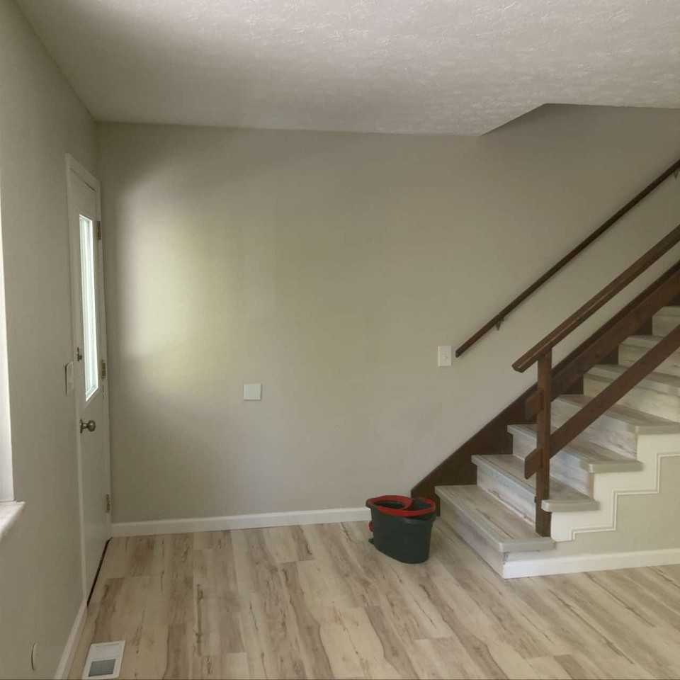 8 Holloway Dr #B - Photo 3 of 15