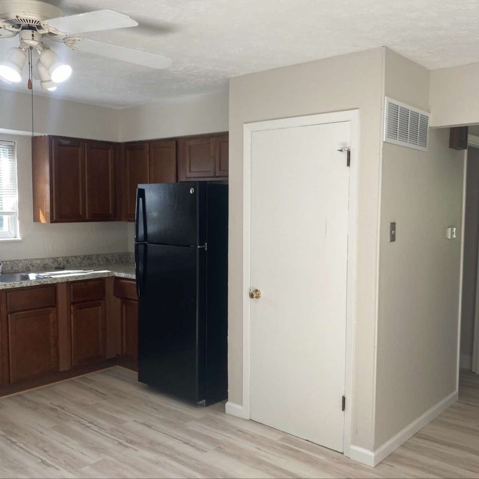 8 Holloway Dr #B - Photo 7 of 15