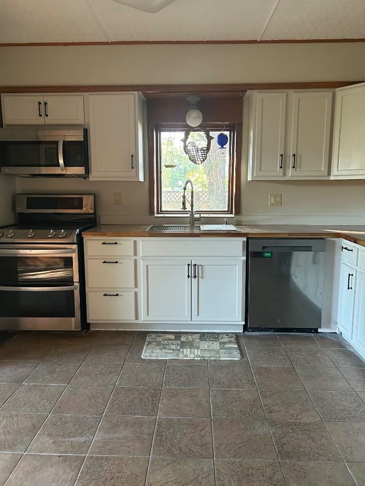 406 W Railroad Ave - Photo 3 of 15