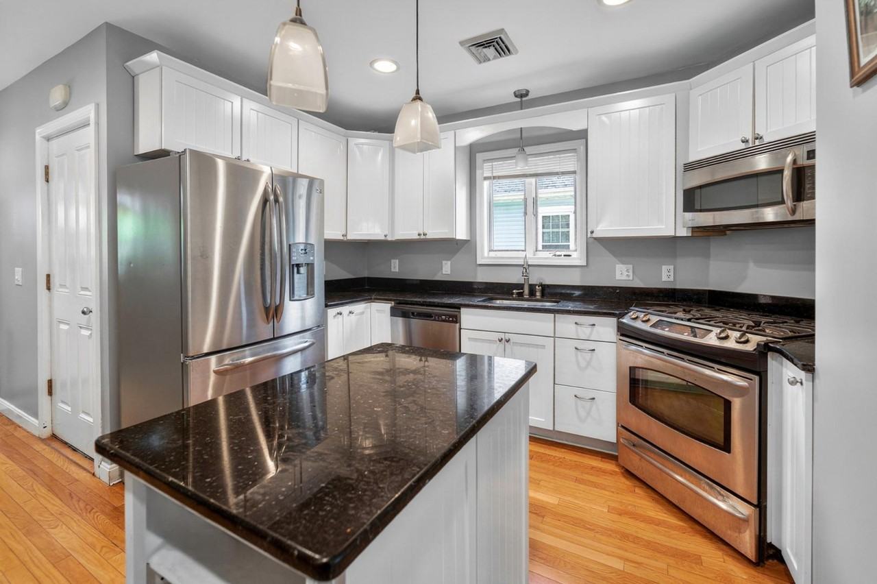 132 Raleigh Ave - Photo 3 of 11
