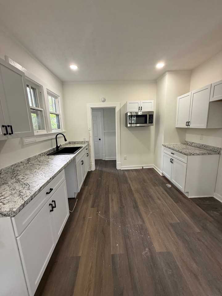 1359 Park St - Photo 3 of 8