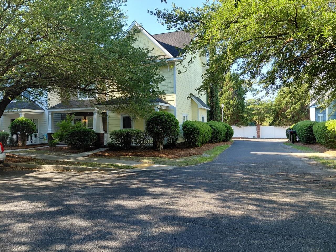300 Hampton Forest Dr - Photo 4 of 11