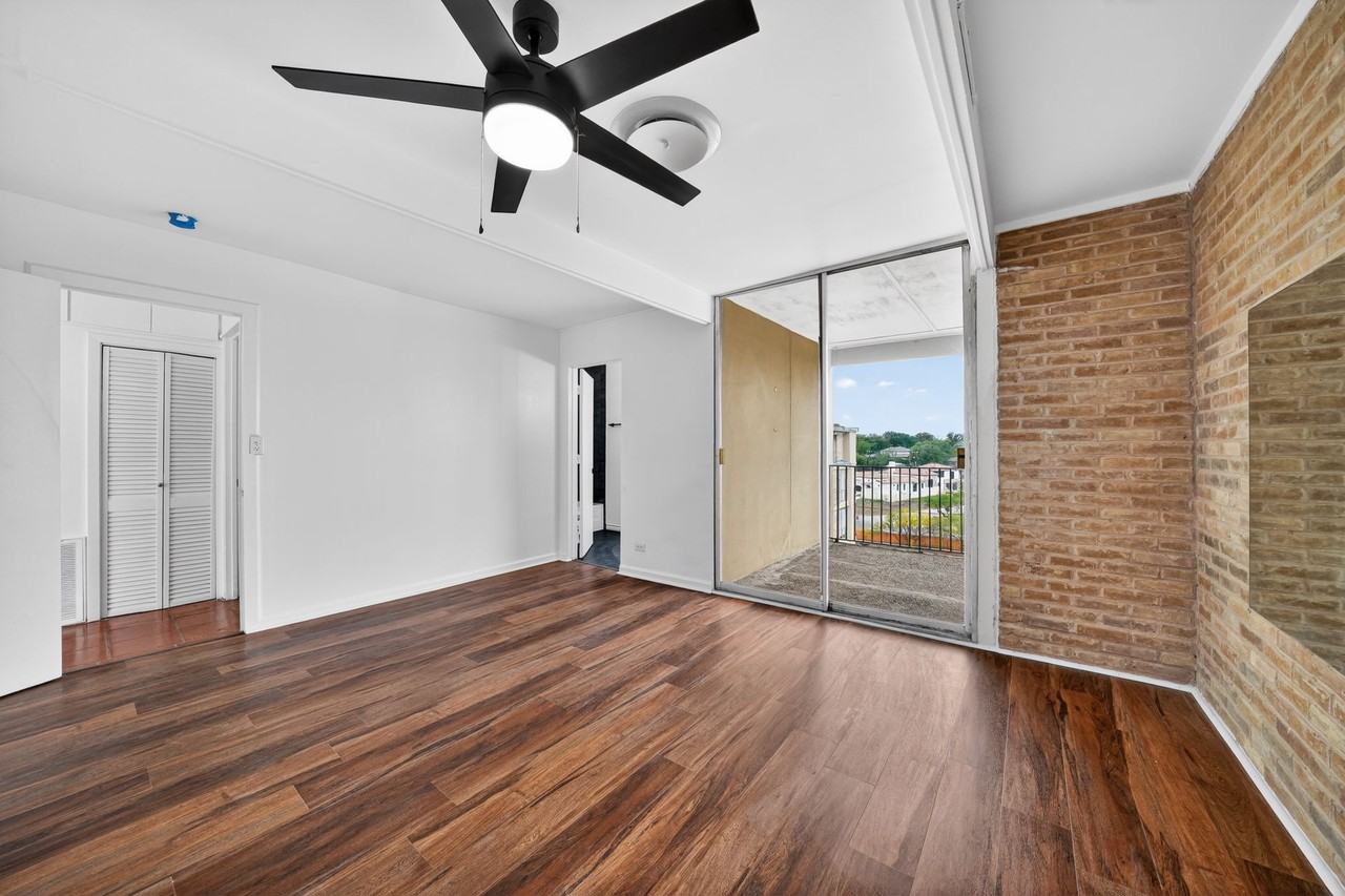 Four Oaks Apartments - Photo 3 of 45