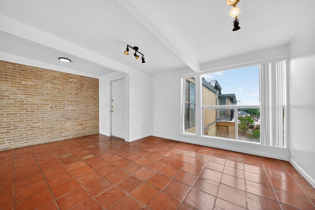 Four Oaks Apartments - Photo 4 of 45